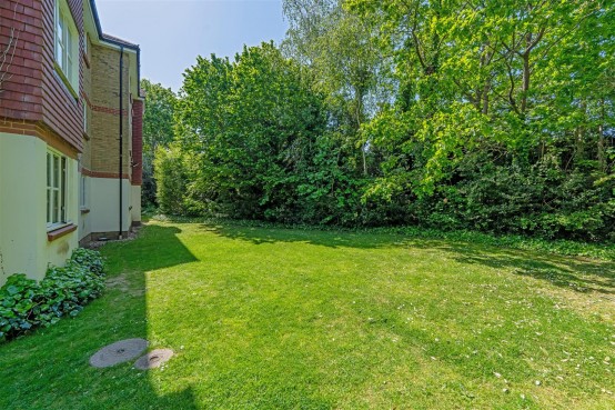 Images for Malting Way, Isleworth EAID:ajmanserapi BID:1