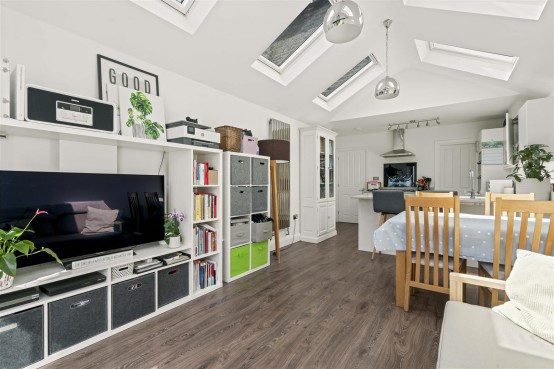 Images for Castle Road, Isleworth EAID:ajmanserapi BID:1