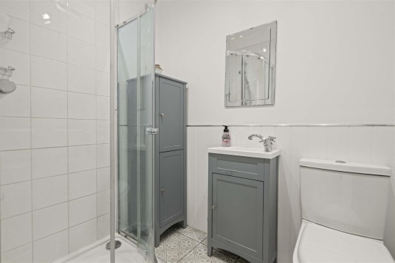 Images for Castle Road, Isleworth EAID:ajmanserapi BID:1