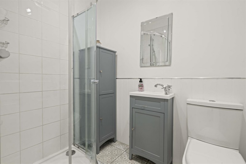 Images for Castle Road, Isleworth EAID:ajmanserapi BID:1