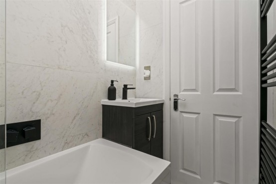 Images for Castle Road, Isleworth EAID:ajmanserapi BID:1