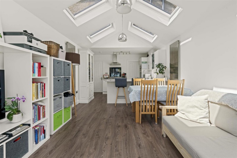 Images for Castle Road, Isleworth EAID:ajmanserapi BID:1
