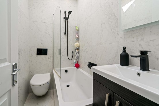 Images for Castle Road, Isleworth EAID:ajmanserapi BID:1