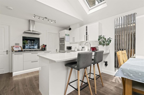 Images for Castle Road, Isleworth EAID:ajmanserapi BID:1