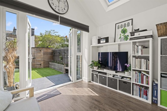 Images for Castle Road, Isleworth EAID:ajmanserapi BID:1