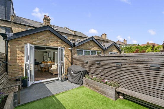 Images for Castle Road, Isleworth EAID:ajmanserapi BID:1
