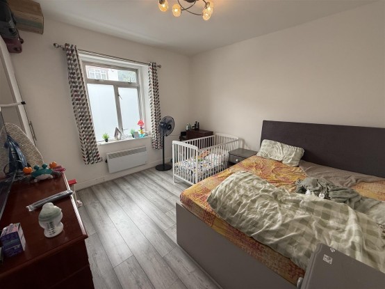 Images for Bear Road, Feltham EAID:ajmanserapi BID:2