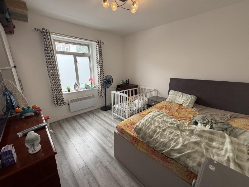 Images for Bear Road, Feltham EAID:ajmanserapi BID:2