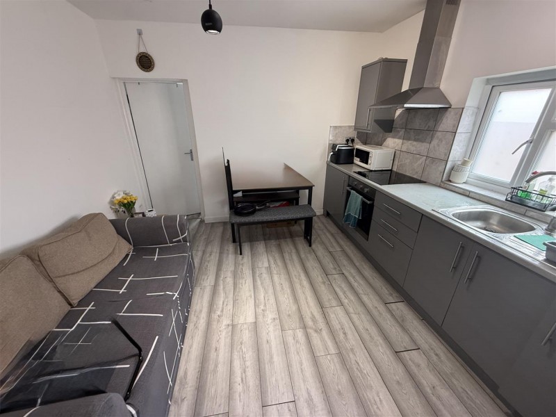 Images for Bear Road, Feltham EAID:ajmanserapi BID:2