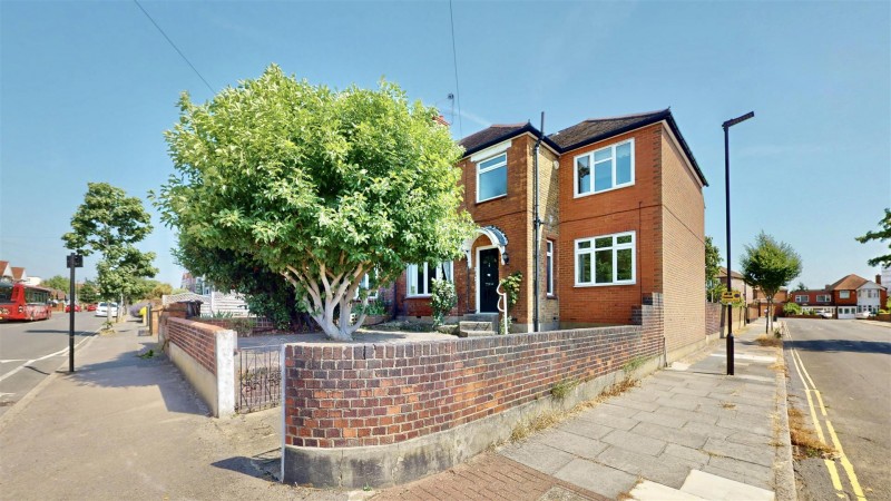 Images for Wood Lane, Isleworth EAID:ajmanserapi BID:1