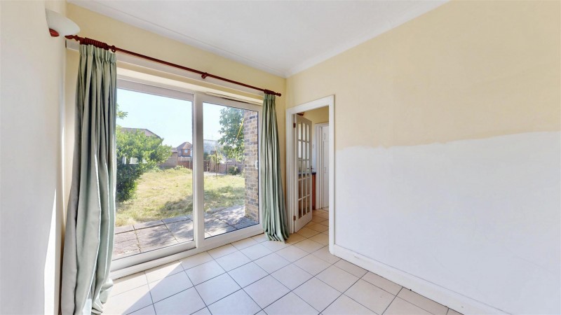 Images for Wood Lane, Isleworth EAID:ajmanserapi BID:1