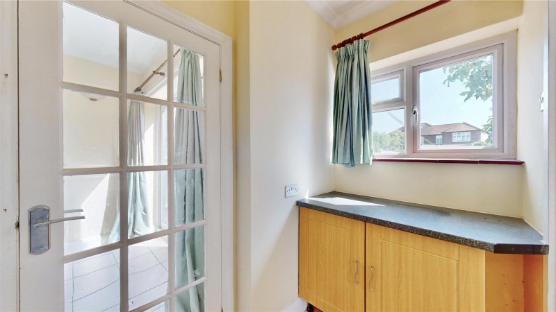 Images for Wood Lane, Isleworth EAID:ajmanserapi BID:1