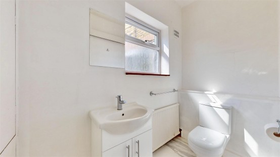 Images for Wood Lane, Isleworth EAID:ajmanserapi BID:1