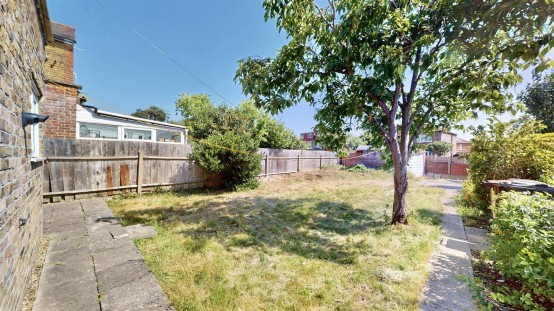 Images for Wood Lane, Isleworth EAID:ajmanserapi BID:1