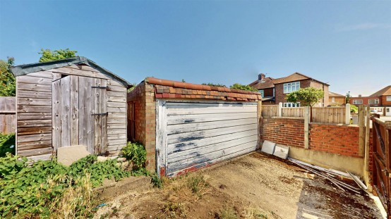 Images for Wood Lane, Isleworth EAID:ajmanserapi BID:1