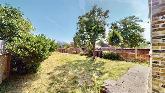 Images for Wood Lane, Isleworth EAID:ajmanserapi BID:1