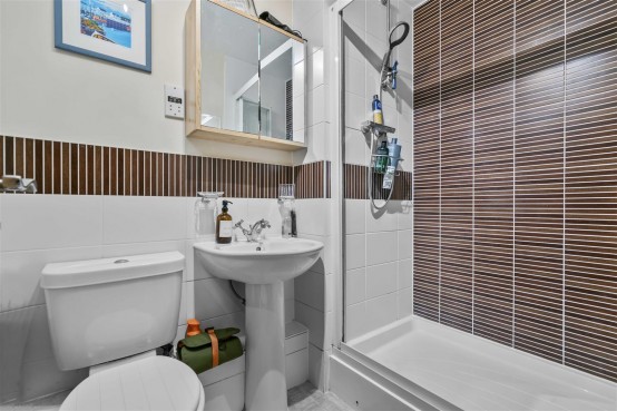 Images for 211 Worton Road, Isleworth EAID:ajmanserapi BID:1