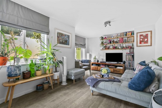 Images for 211 Worton Road, Isleworth EAID:ajmanserapi BID:1