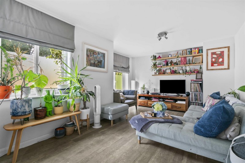 Images for 211 Worton Road, Isleworth EAID:ajmanserapi BID:1