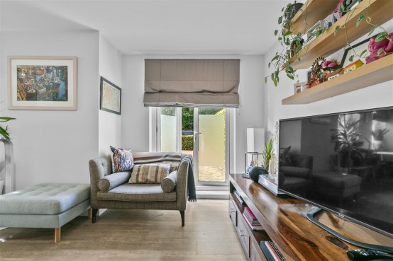 Images for 211 Worton Road, Isleworth EAID:ajmanserapi BID:1