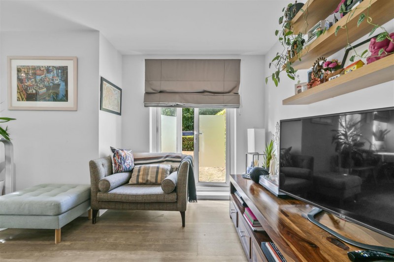 Images for 211 Worton Road, Isleworth EAID:ajmanserapi BID:1