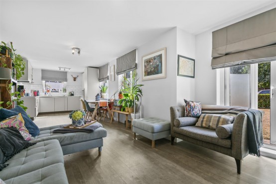 Images for 211 Worton Road, Isleworth EAID:ajmanserapi BID:1