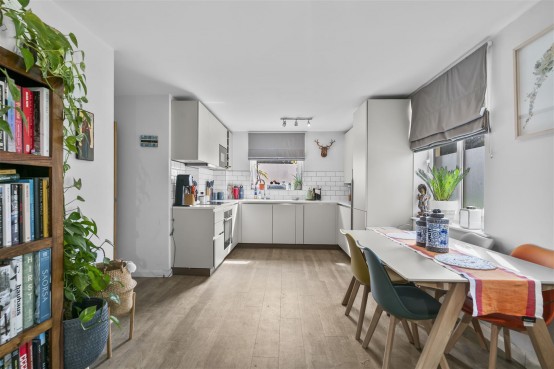 Images for 211 Worton Road, Isleworth EAID:ajmanserapi BID:1