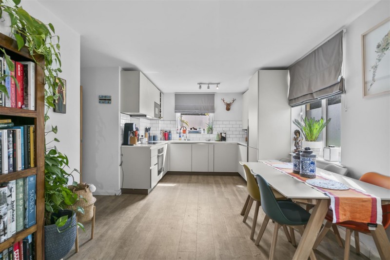 Images for 211 Worton Road, Isleworth EAID:ajmanserapi BID:1