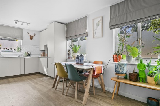 Images for 211 Worton Road, Isleworth EAID:ajmanserapi BID:1