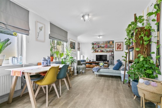 Images for 211 Worton Road, Isleworth EAID:ajmanserapi BID:1