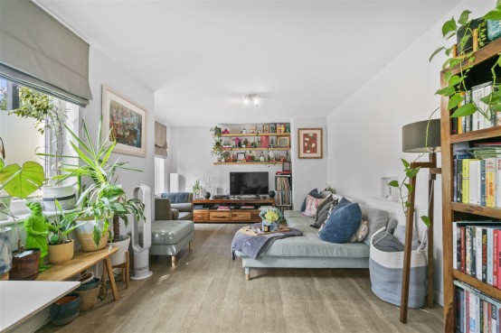 Images for 211 Worton Road, Isleworth EAID:ajmanserapi BID:1