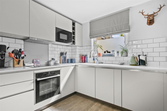 Images for 211 Worton Road, Isleworth EAID:ajmanserapi BID:1