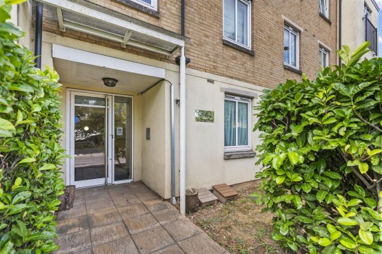 Images for 211 Worton Road, Isleworth EAID:ajmanserapi BID:1