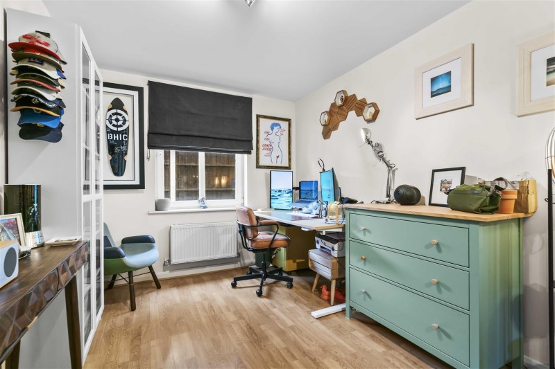Images for 211 Worton Road, Isleworth EAID:ajmanserapi BID:1