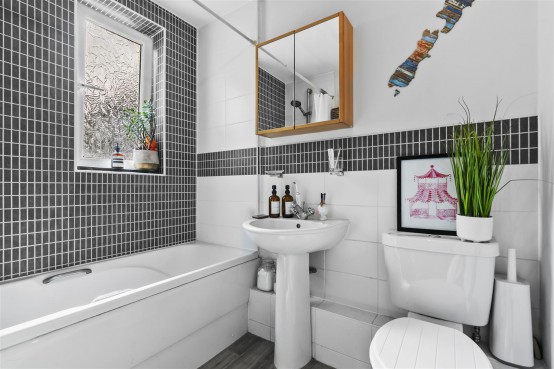 Images for 211 Worton Road, Isleworth EAID:ajmanserapi BID:1